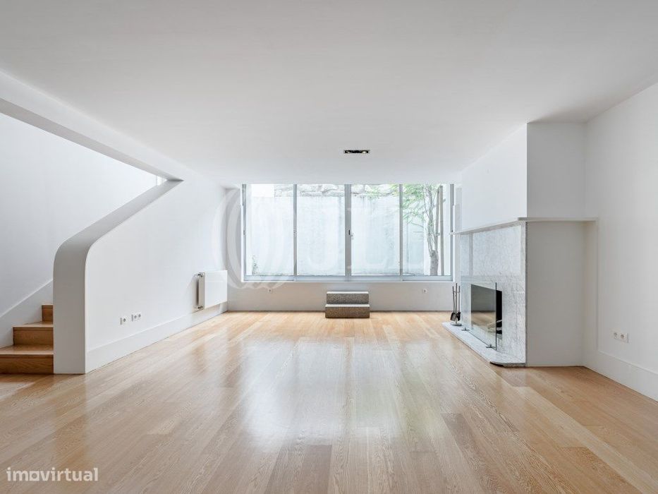 Moradia T3 com jardim e garagem na Foz, Porto