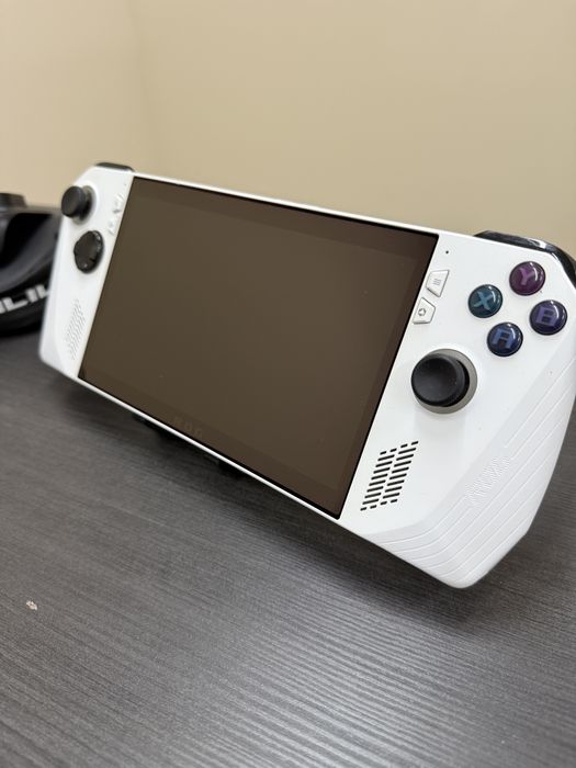 Ігрова консоль ASUS ROG Ally 2023 512 GB, 2 чохли + кейс