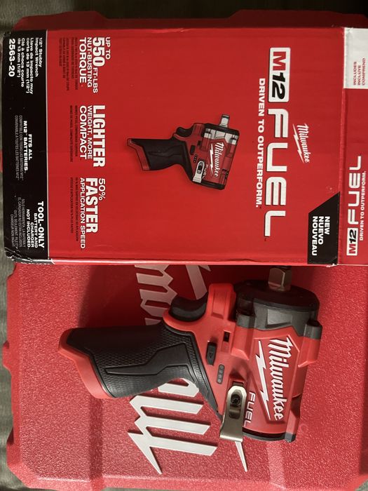 Топовий безщітковий акумуляторний гайковерт Milwaukee 2563