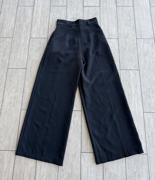 Брюки палаццо в чорному кольорі