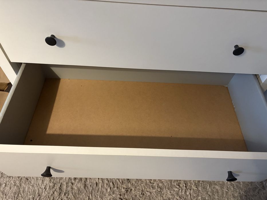 Cómoda Ikea “Koppang”