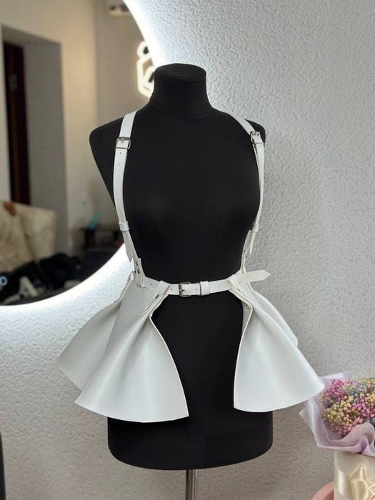 Пояс з баскою білий