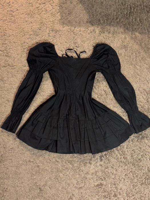 Атласна вечірня сукня