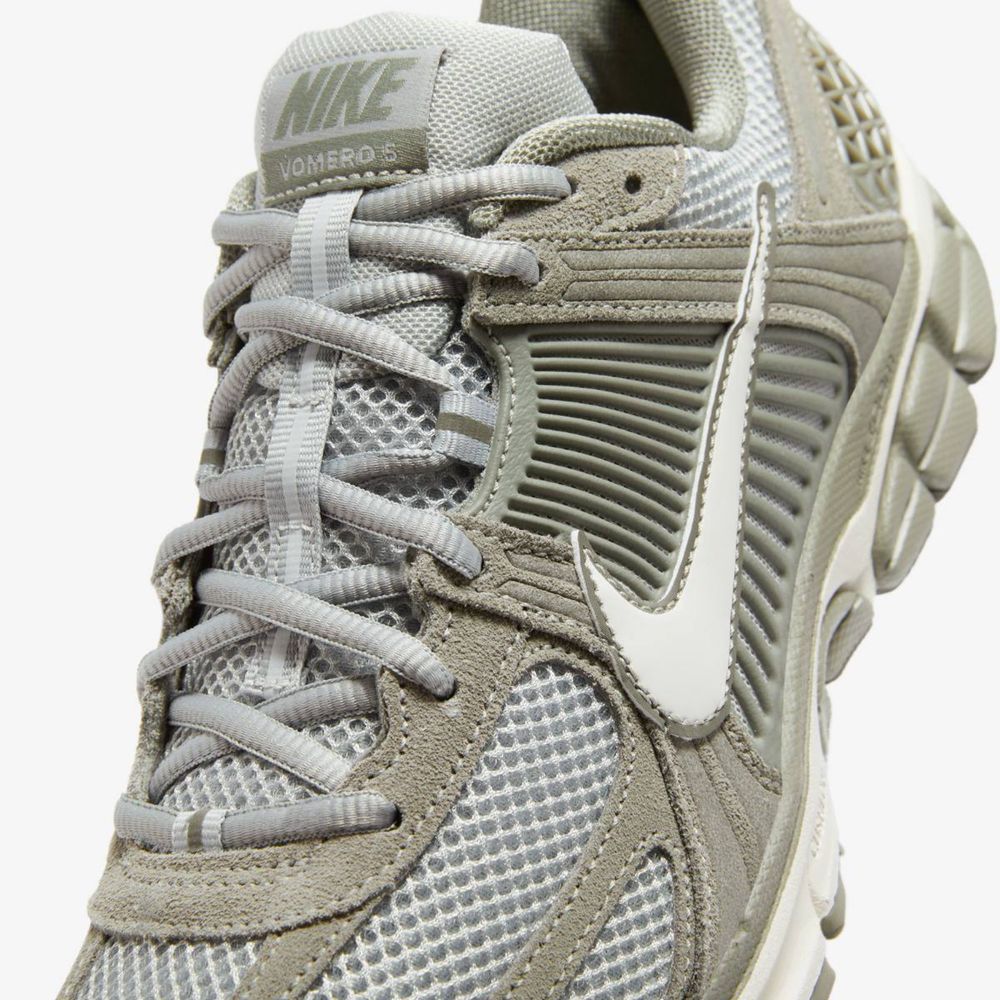 РОЗПРОДАЖ кросівки Nike Zoom Vomero 5