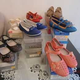 sprzedam nowe obuwie dziecięce po atrakcyjnych cenach