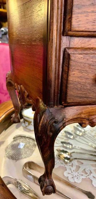 Pequena Cómoda Guarda Joias em Pau Santo