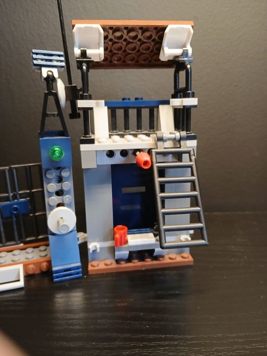 Lego 75931, Atak dilofozaura na postrunek, Jurrasic World, stan bdb