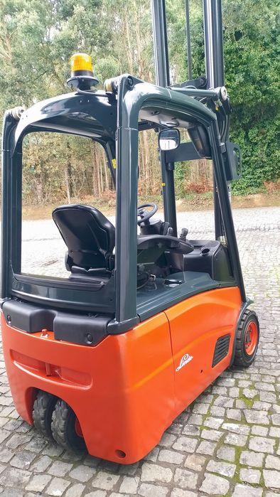 Empilhador Elect Linde E16, Bat. Sminova , Triplex , 3500h , C/ Novo ,