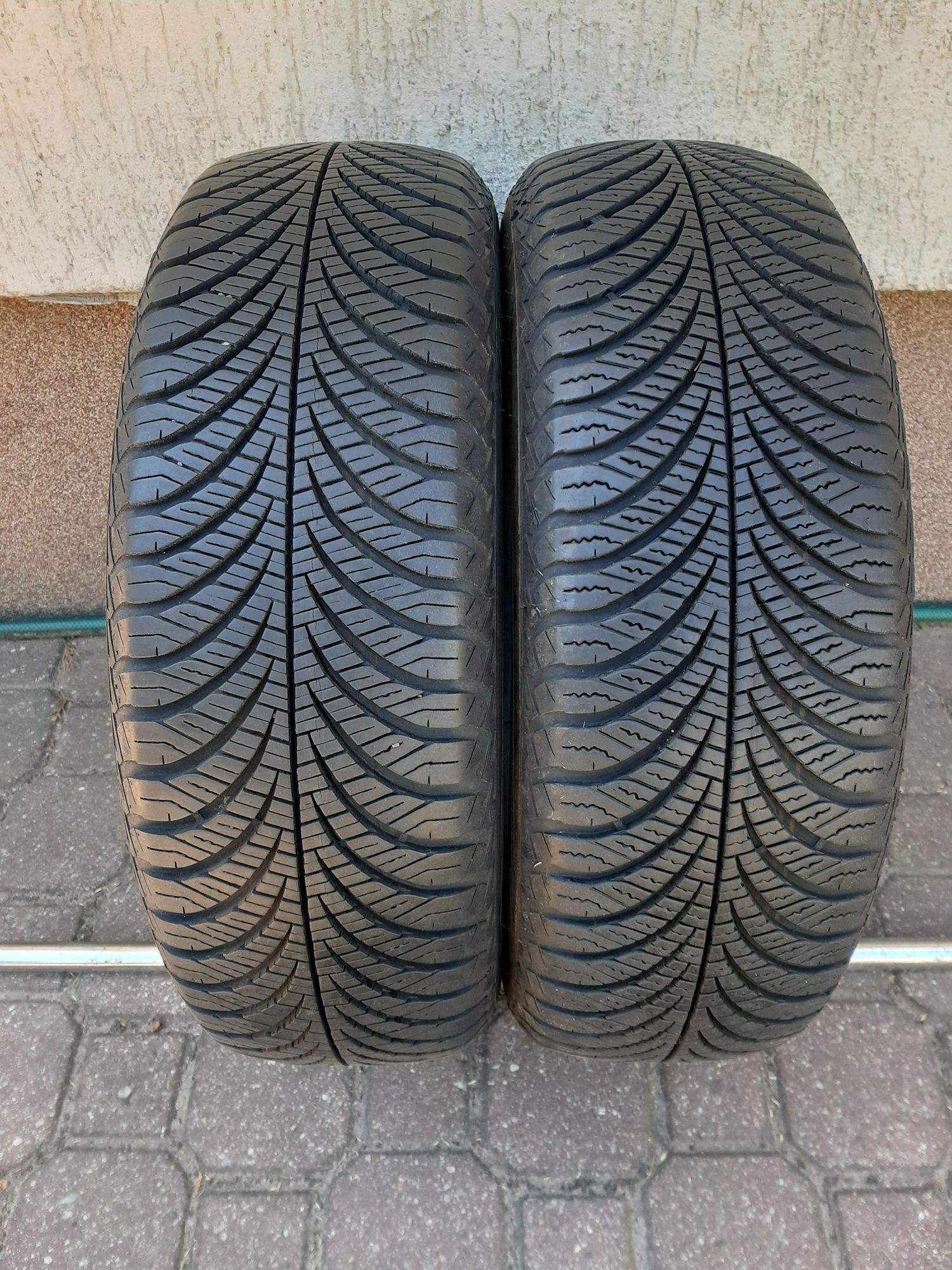 2x Opony całoroczne 175/65R15 GoodYear Vector4Sasons 7mm 2017r