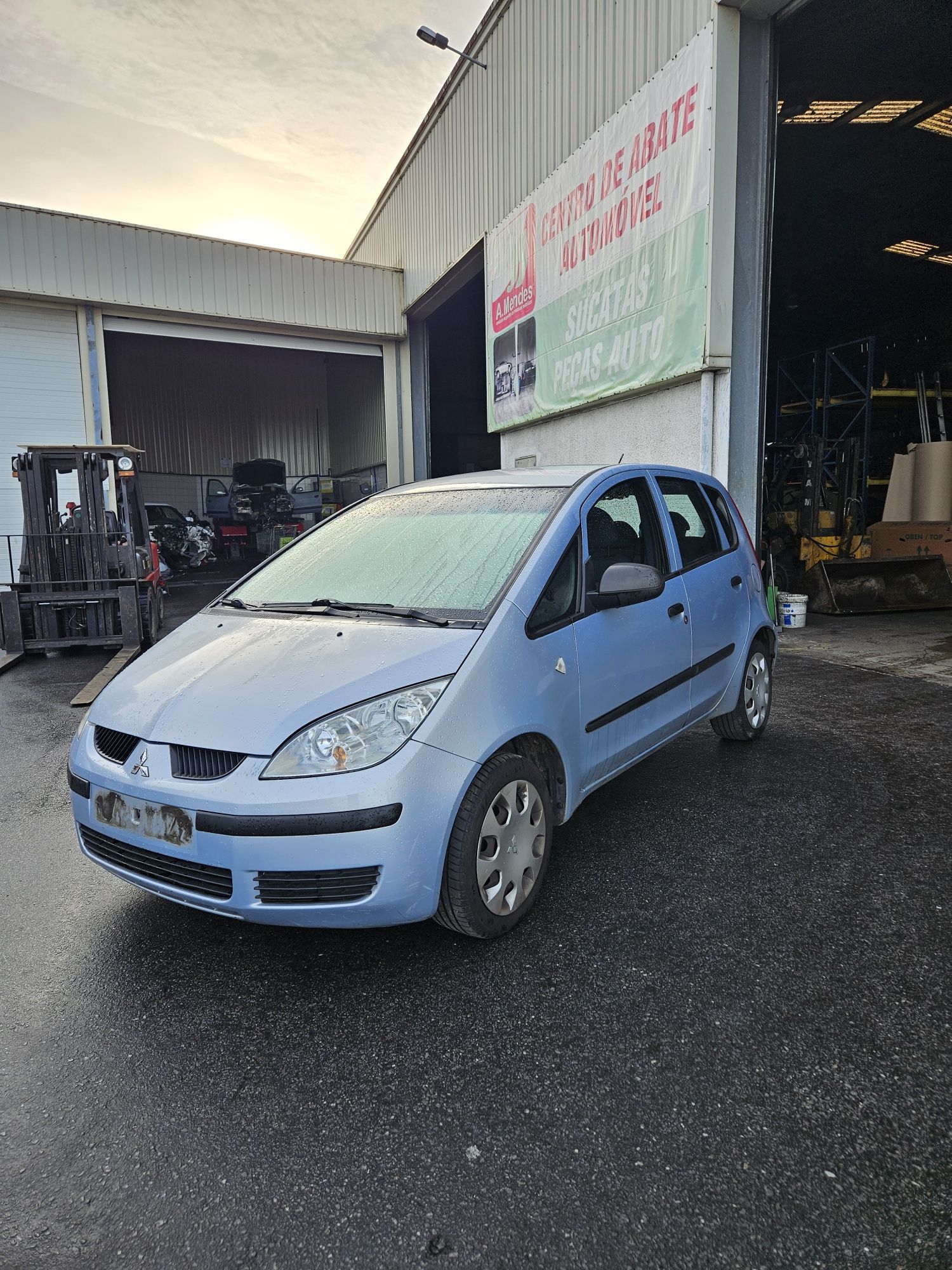 Mitsubishi Colt 1.3i de 2005 para peças