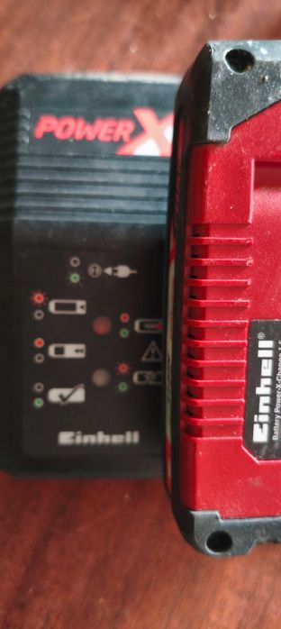 Зарядний пристрій  та батарея Einhell Meec 18v