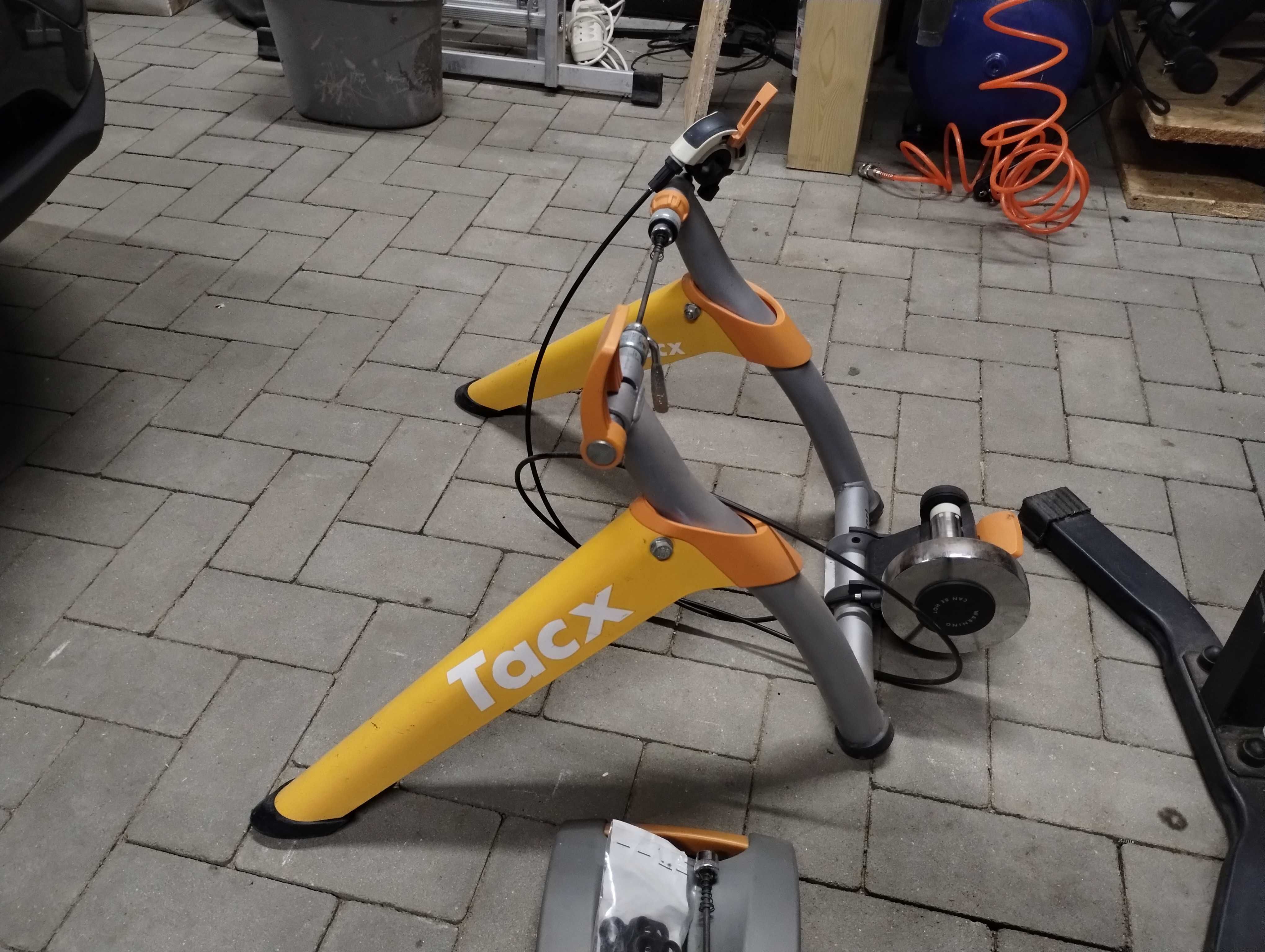 Trenażer Tacx Satori z kołem 700c