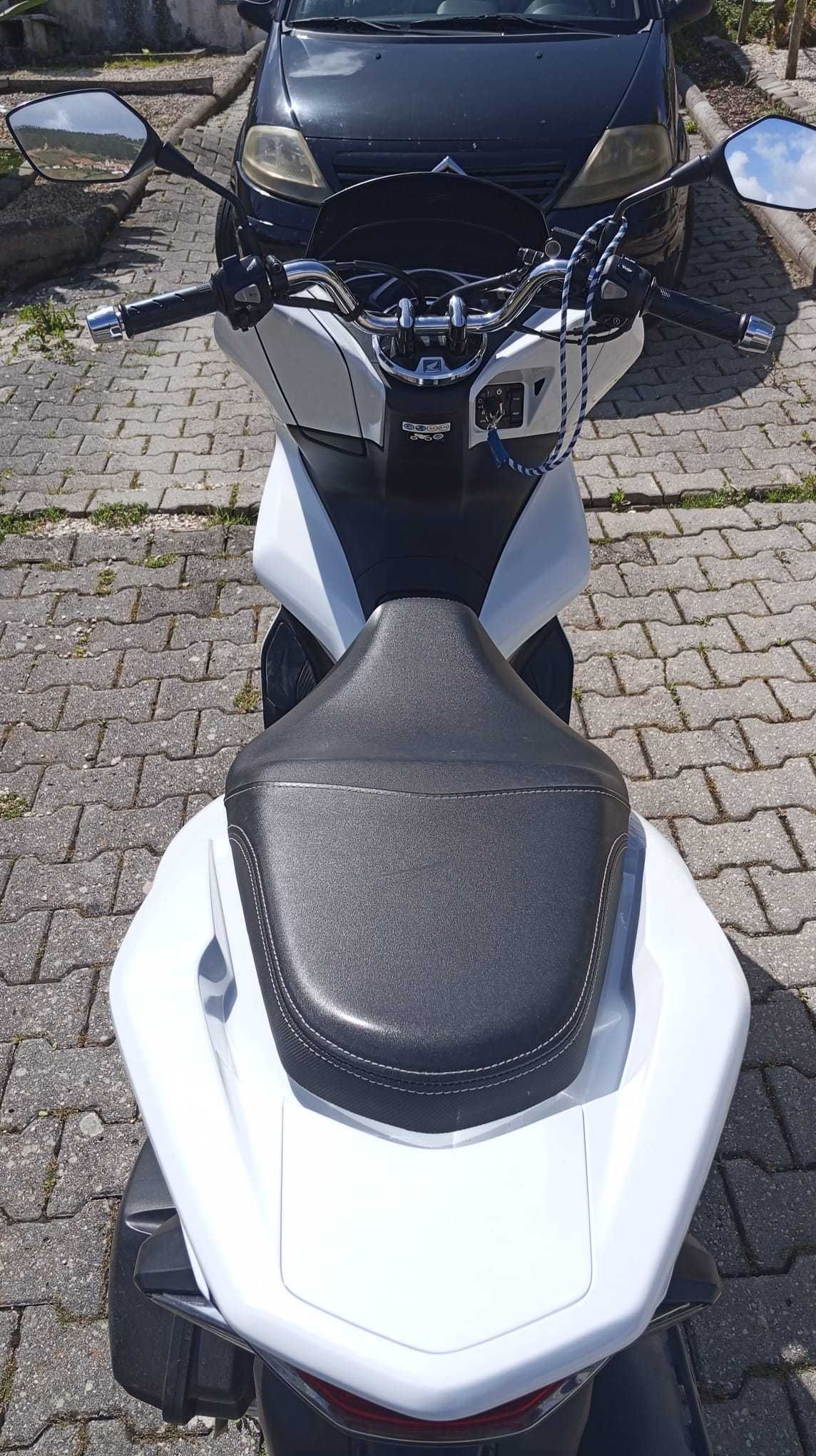 Vendo mota Pcx 2021 Muito conservada