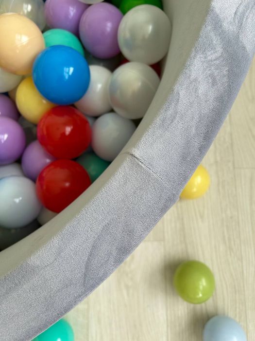 Басейн з кульками та без. Діаметр 100. Сухий бассейн с шариками.