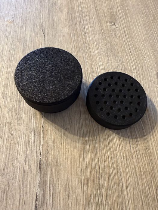 Puszka nosework z wbudowanym magnesem