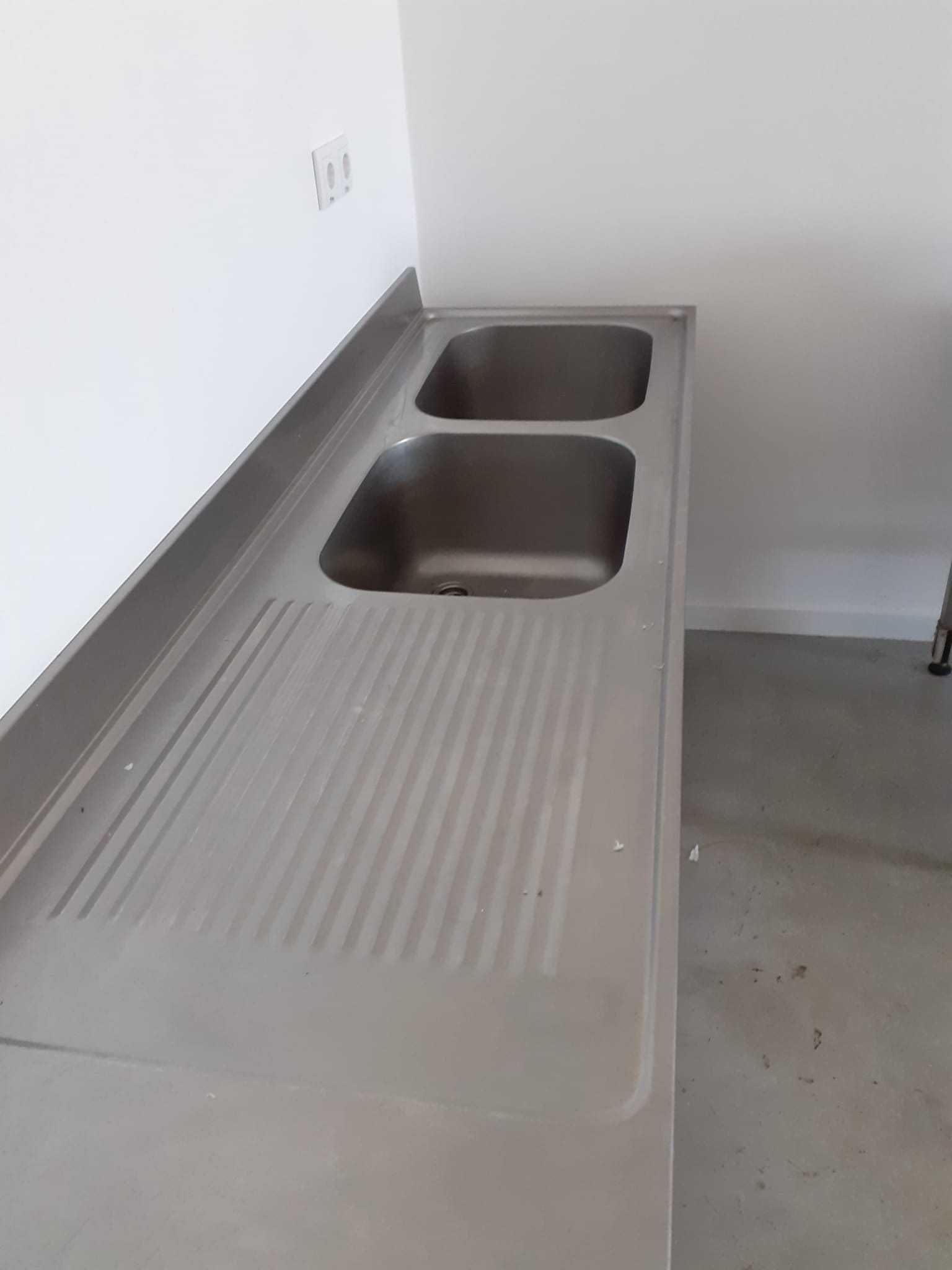 Bancada de inox para restauração com 2 lavatórios