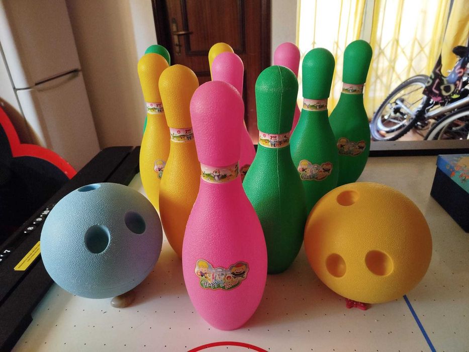 Jogo de bowling para crianças em bom estado