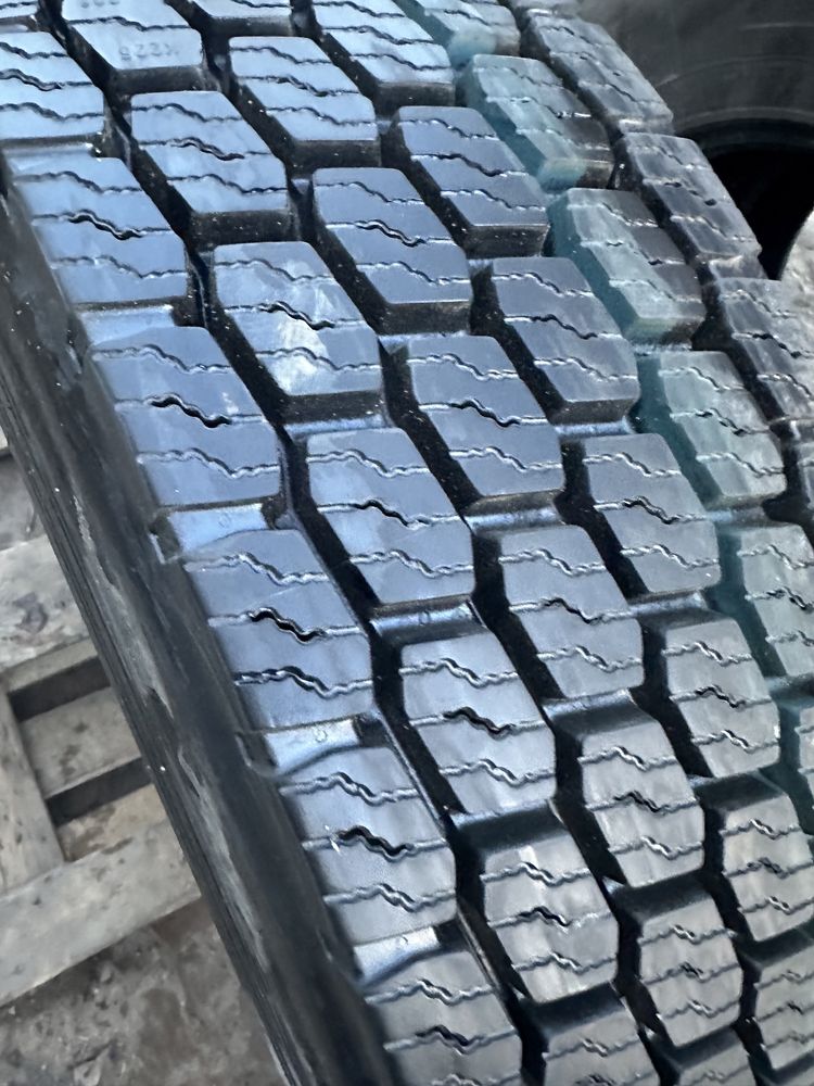Шини нові одна 245/70 R19,5 Bridgestone , склад база