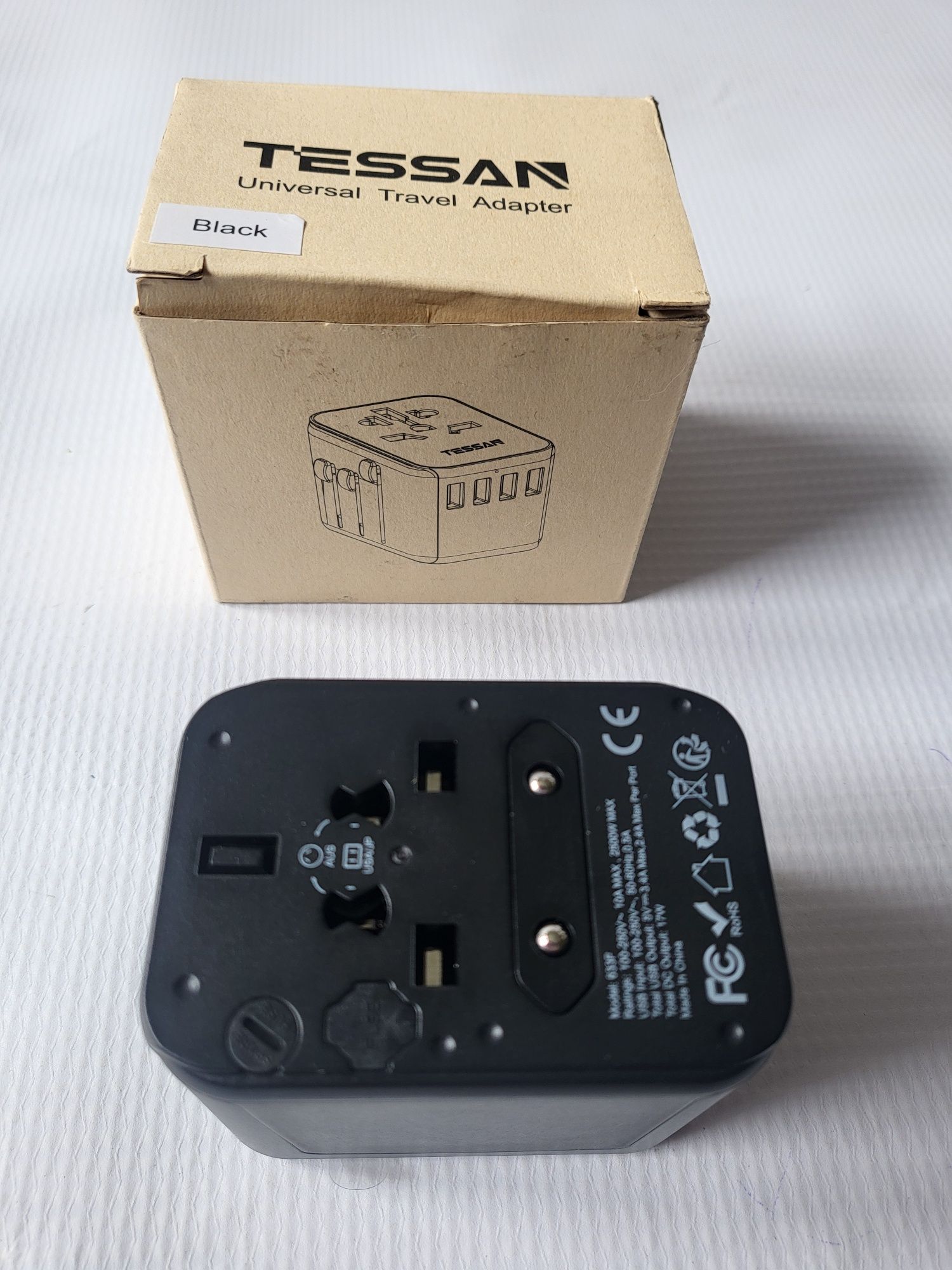 Uniwersalna wtyczka do 224 krajów 4 porty USB nowa