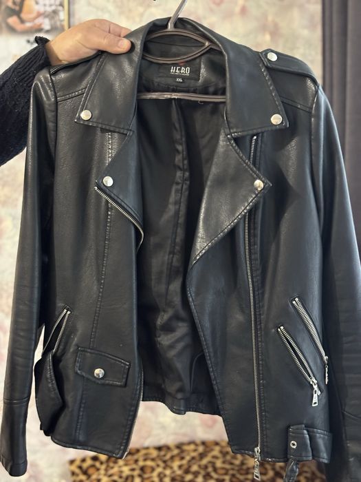 Продам коженку , в идеальном состояние .