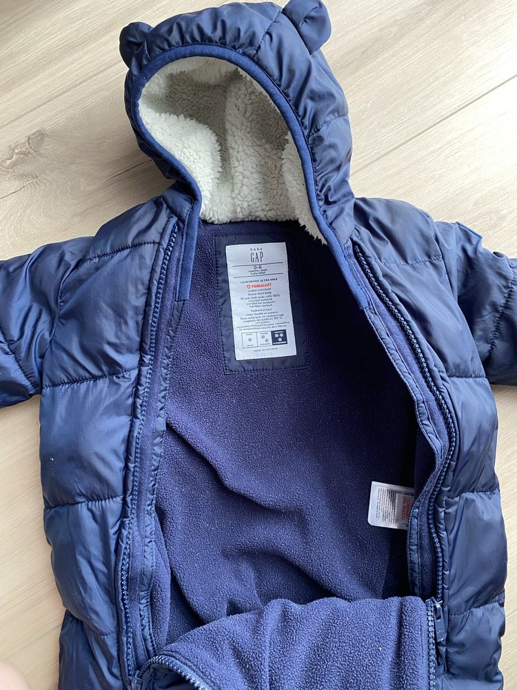 Комбінезон  gap  primaloft 0-6 місяців.