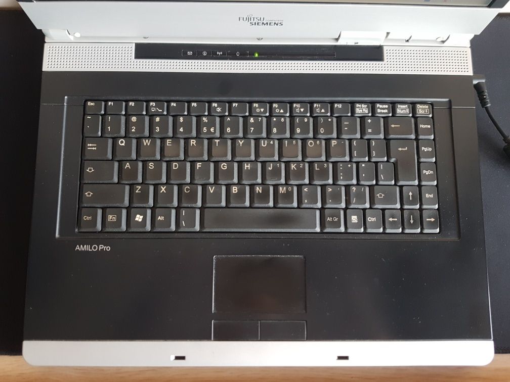 Sprzedam laptop Fujitsu Siemens Amilo Pro V2055