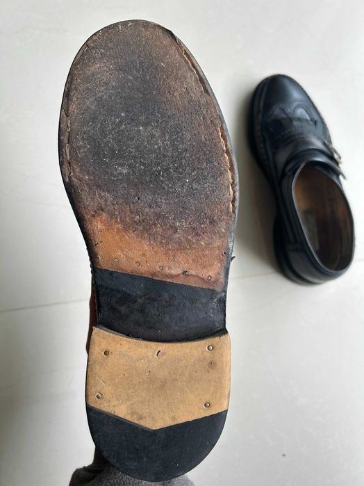 Sapatos clássicos em pele