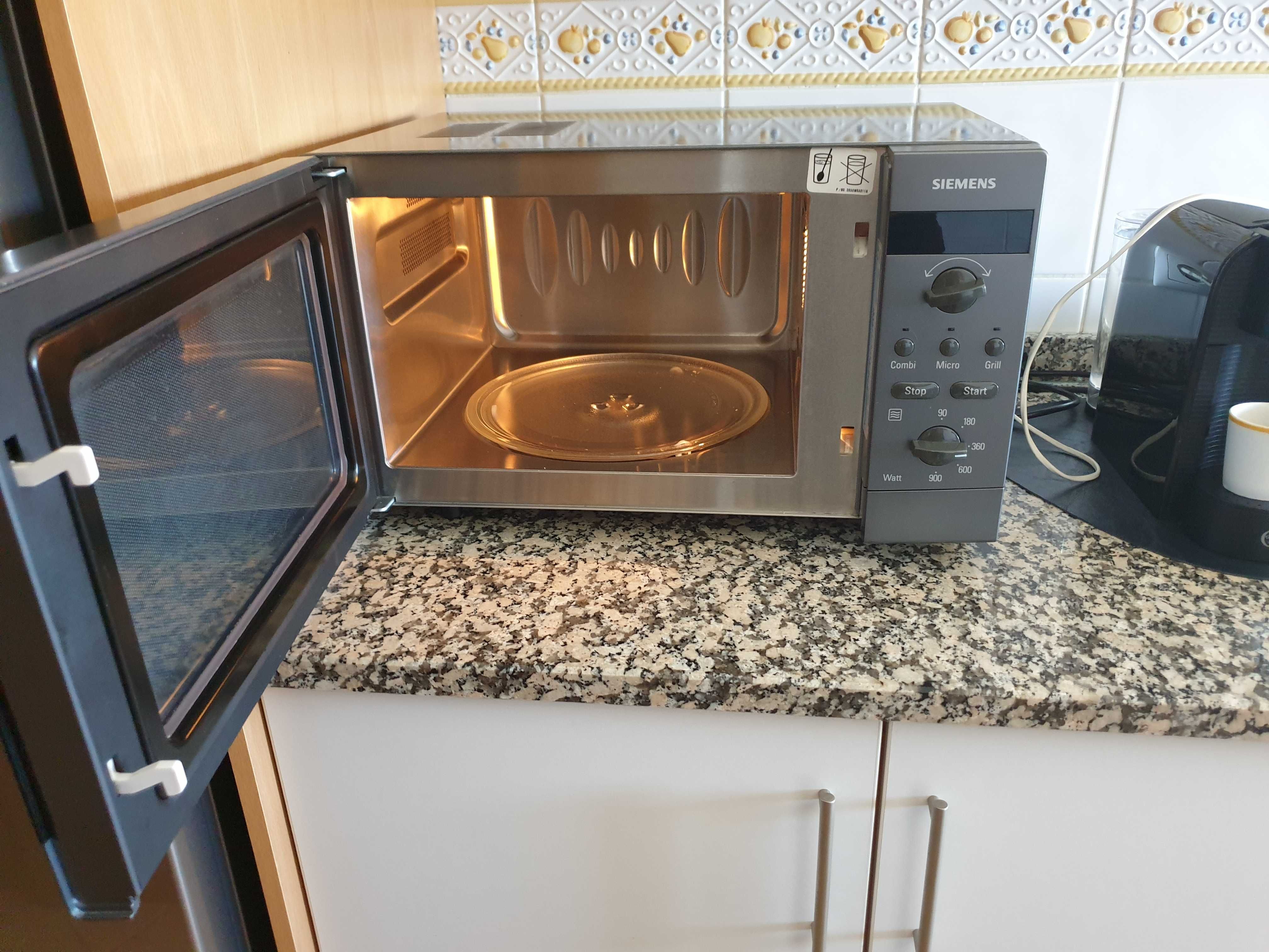 Microondas com grill em bom estado