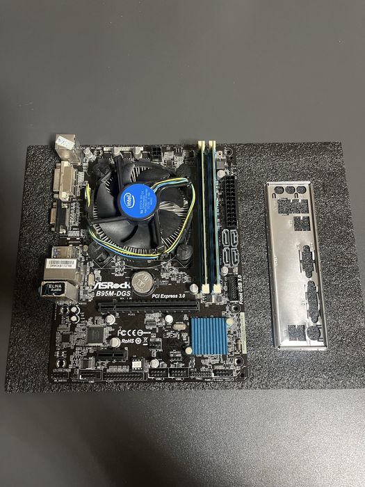 Повний комлект материнської плати