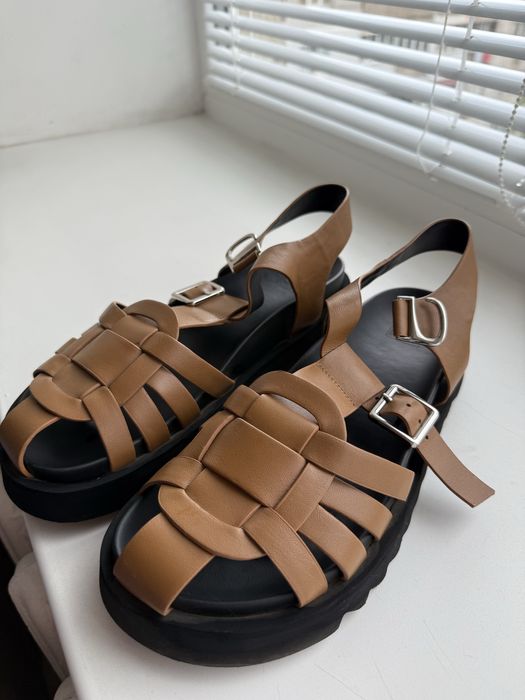 Продам жіночі сандалі