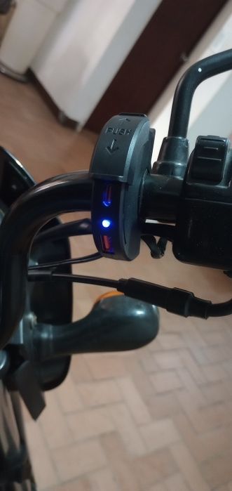 Carregador USB moto