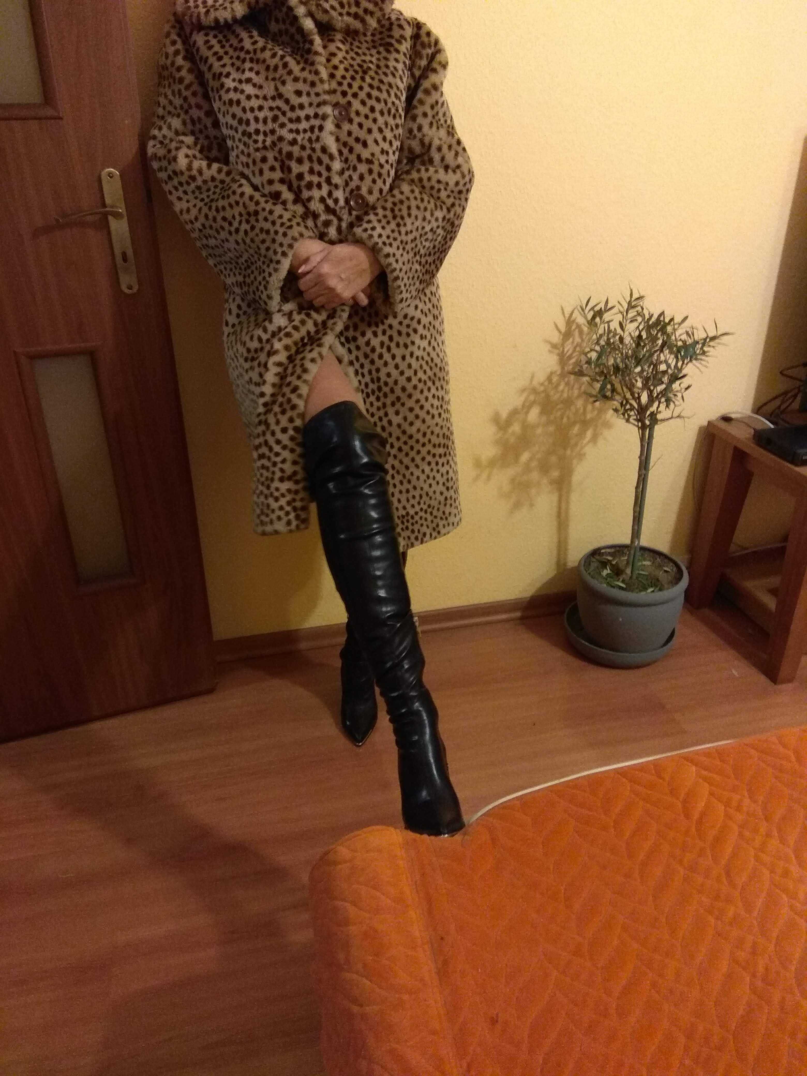 Eleganckie,  ciepłe, mało  noszone, futro z  owczych skór.