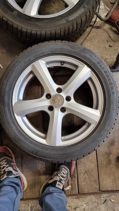 Komplet felg 17 cali  z oponami zimowymi 5x112 ET37.