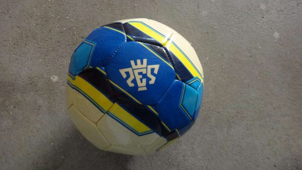 PES 2013 - Bola oficial