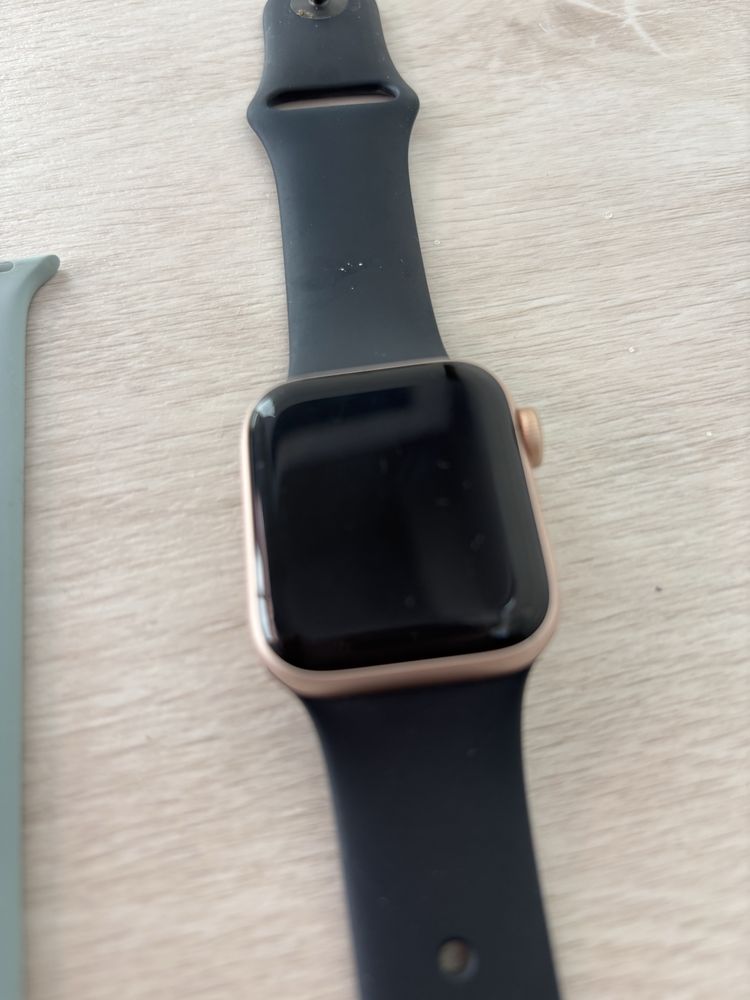 Apple Watch SE 40mm com pulseira adicional