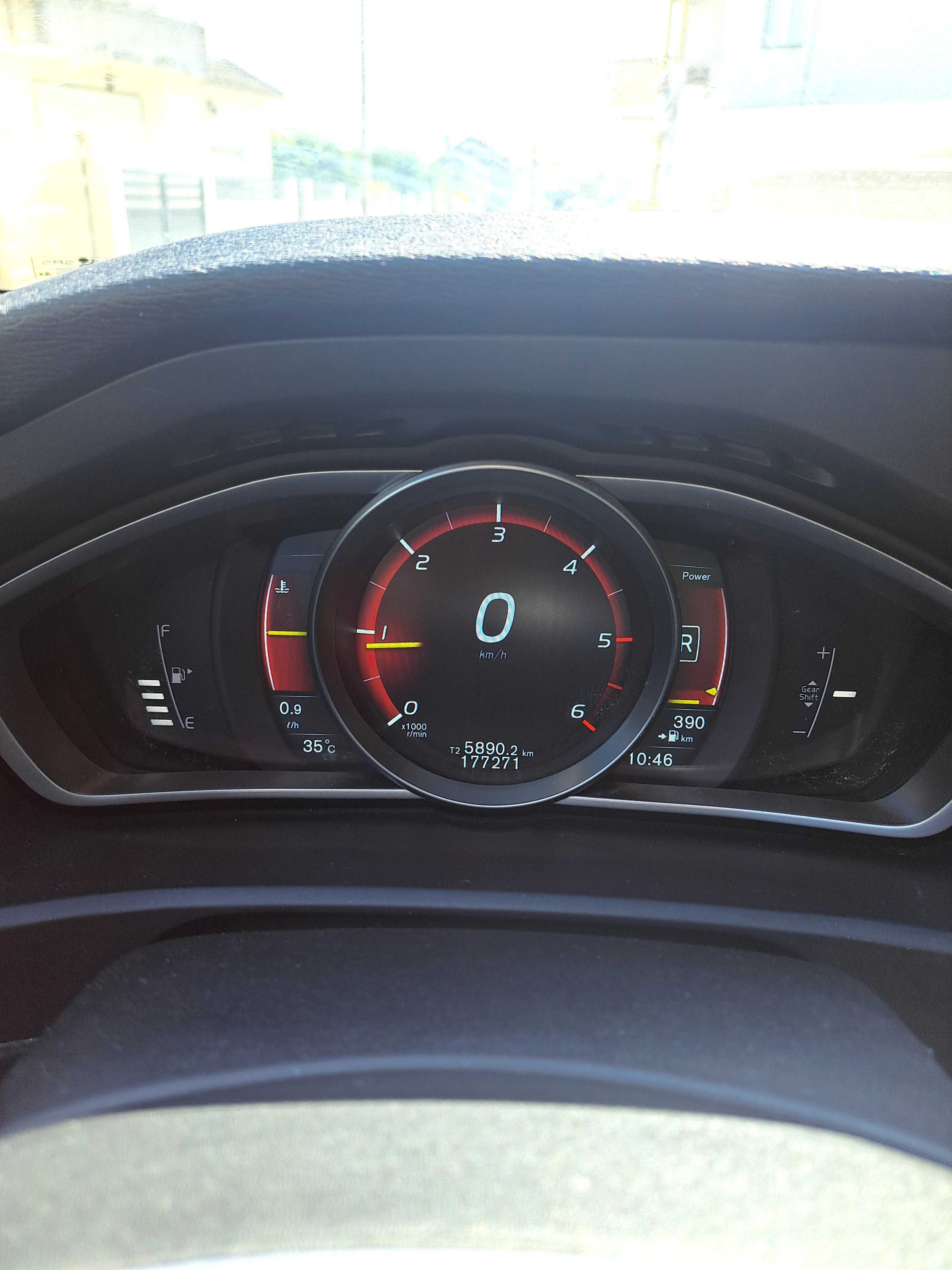 Volvo V40 D2 2015