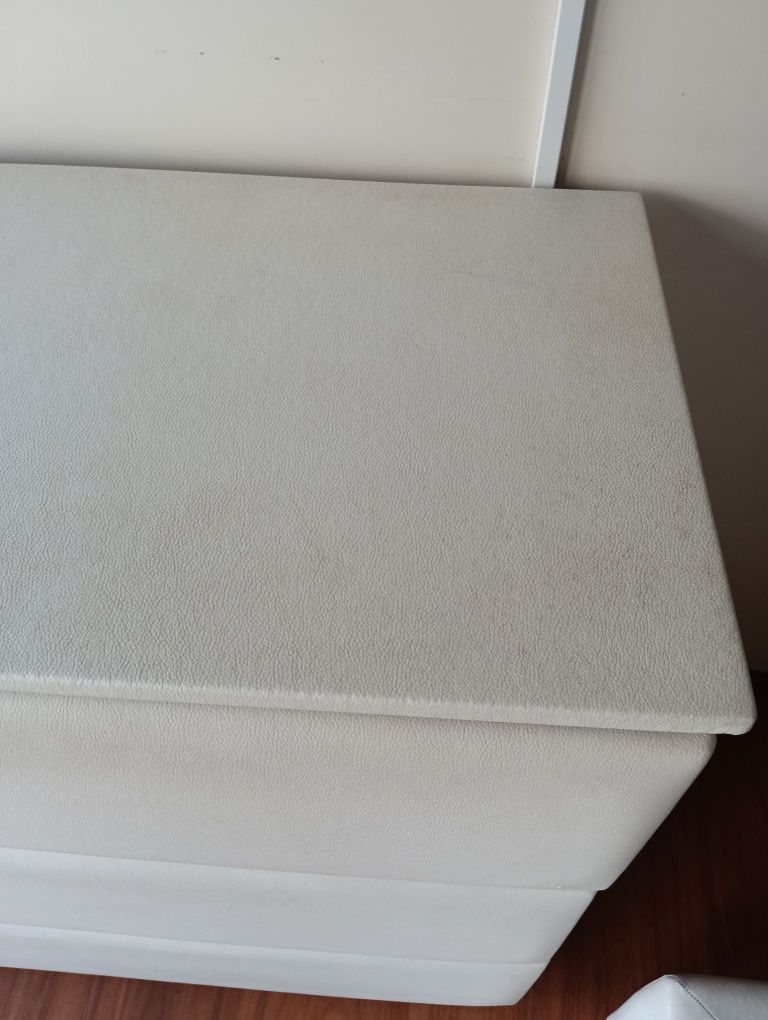 Cómoda madeira estofada + 2 mesinhas de cabeceira