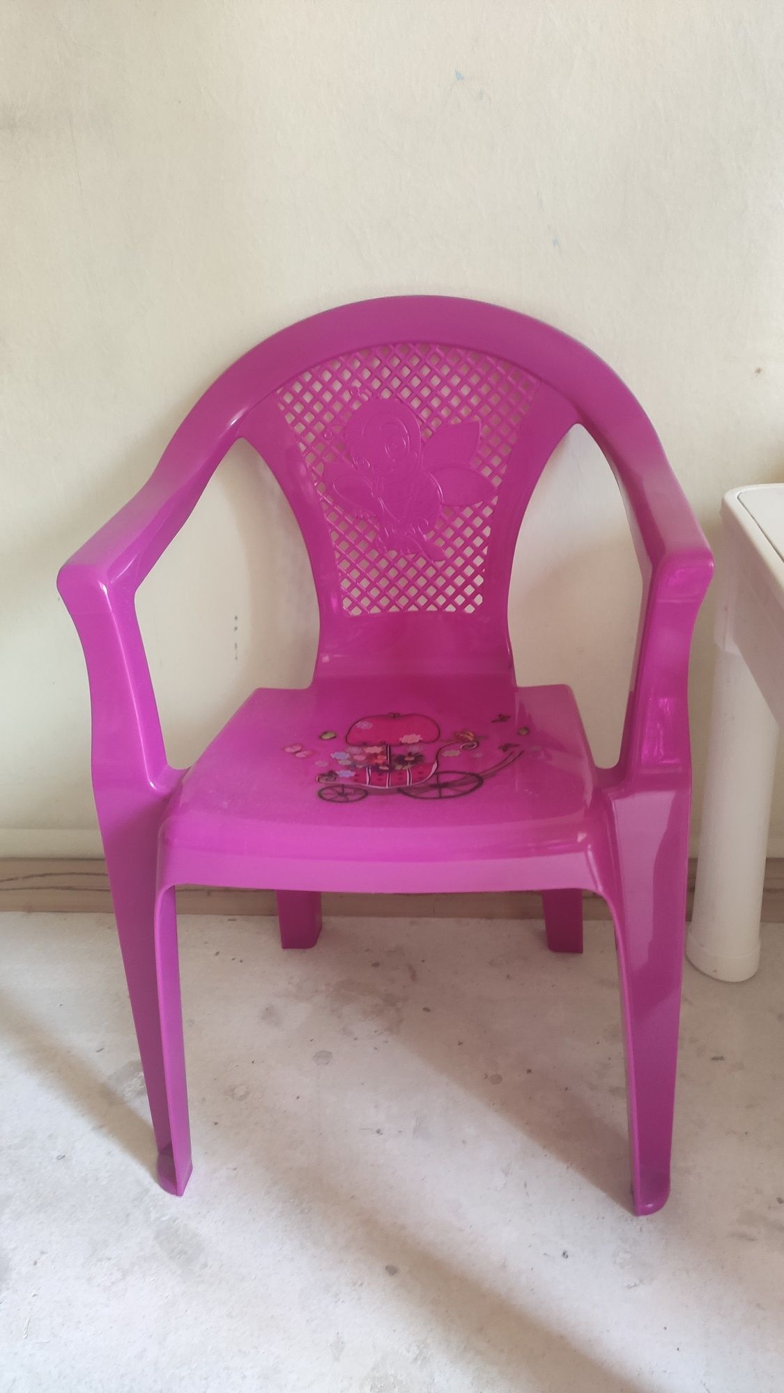 Продам детский столик и стул