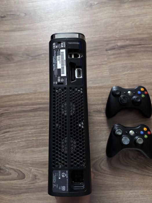 Xbox 360 z dwoma Kontrolerami
