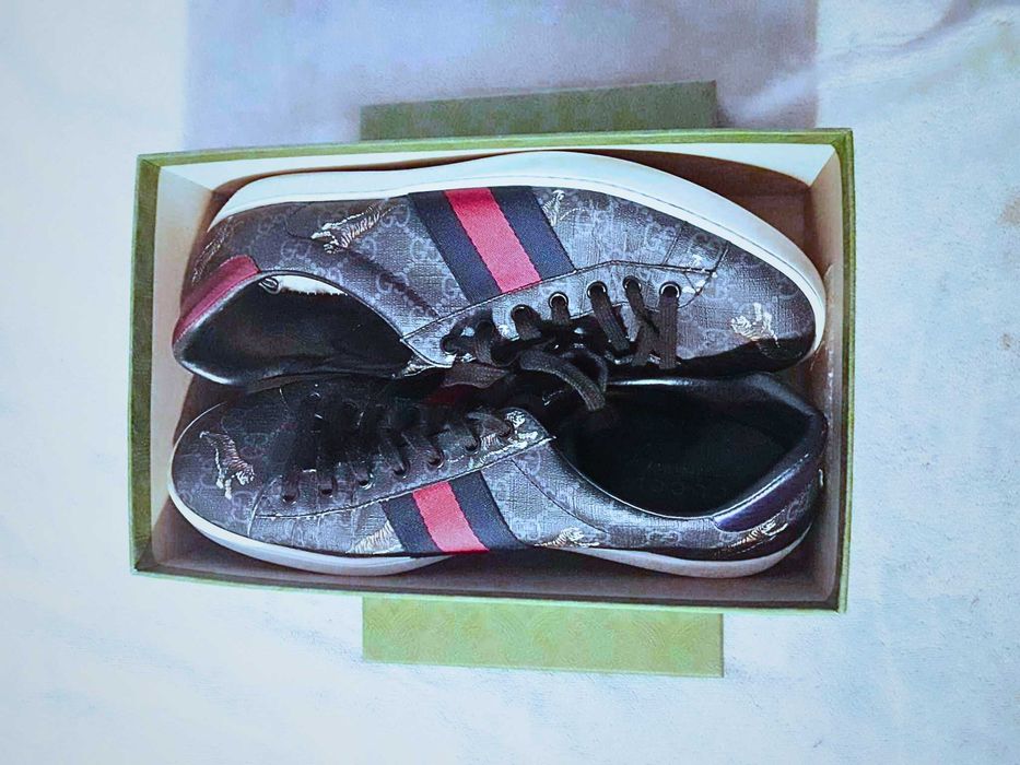 Caixa de sapatos GUCCI