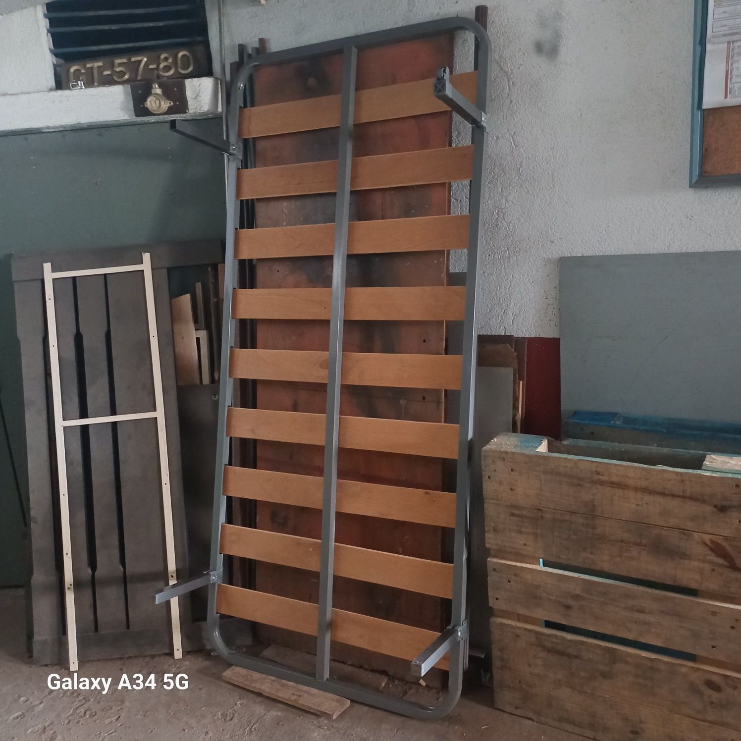 Estrado de cama solteiro c pés