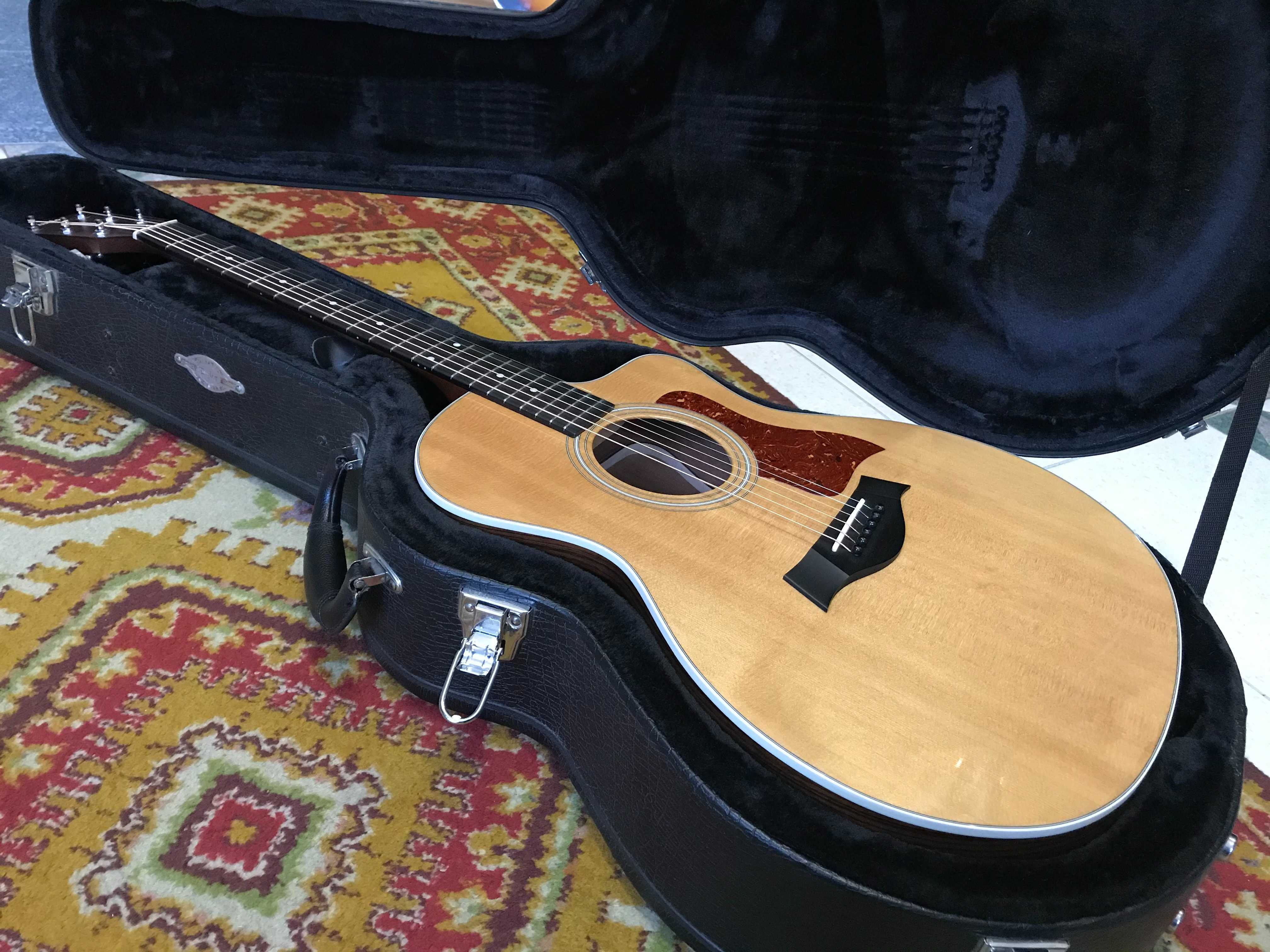 Продам укулеле Mahalo, гитару Taylor-214-се.