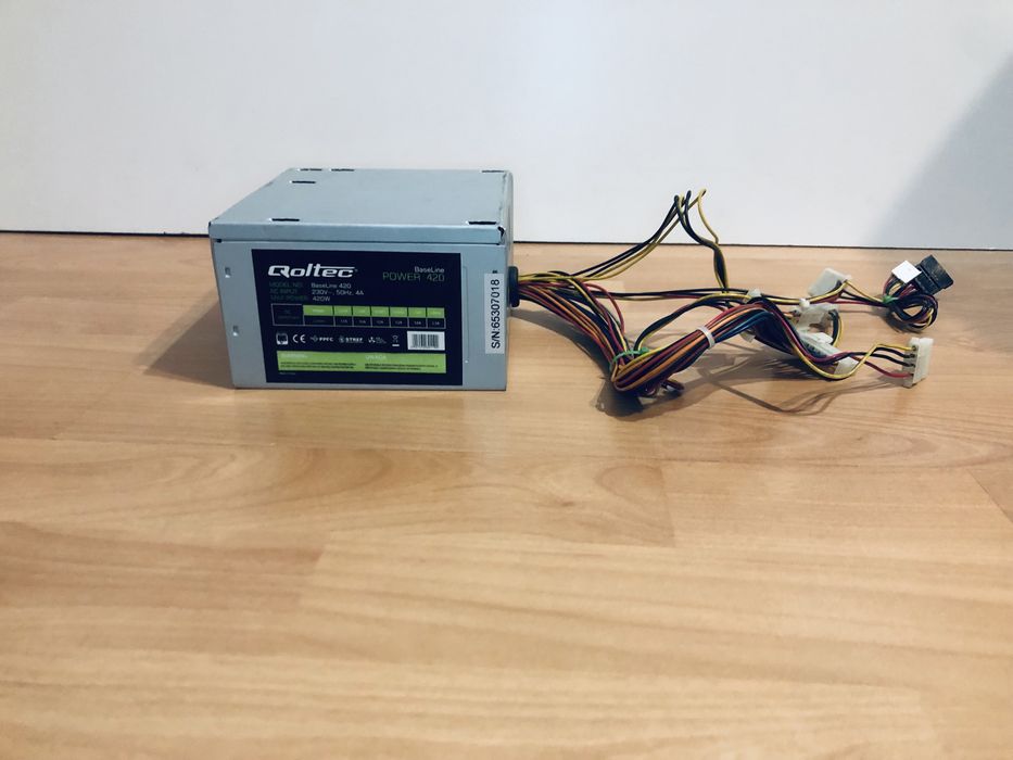 Obudowa z zasilaczem