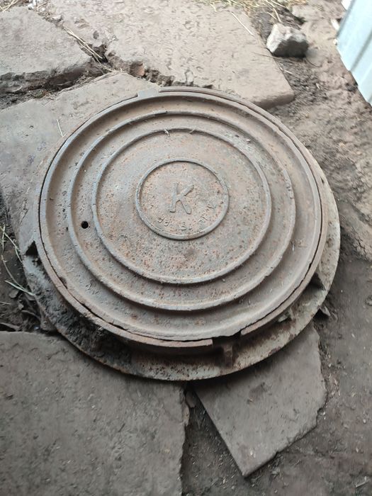 Продам каналізаційний люк