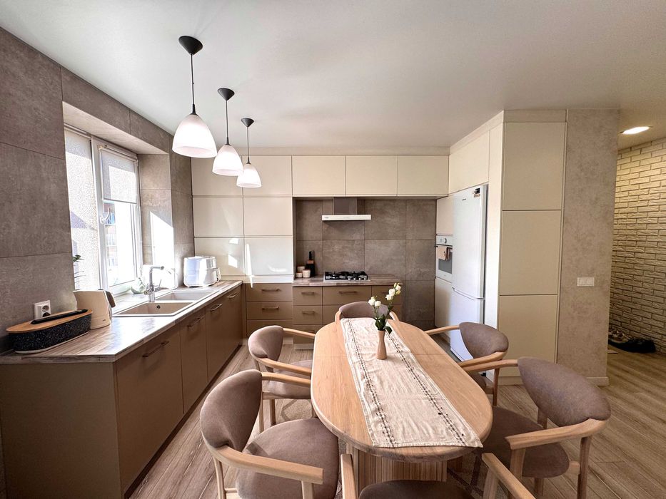 Простора 3-кімнатна квартира з автономним опаленням