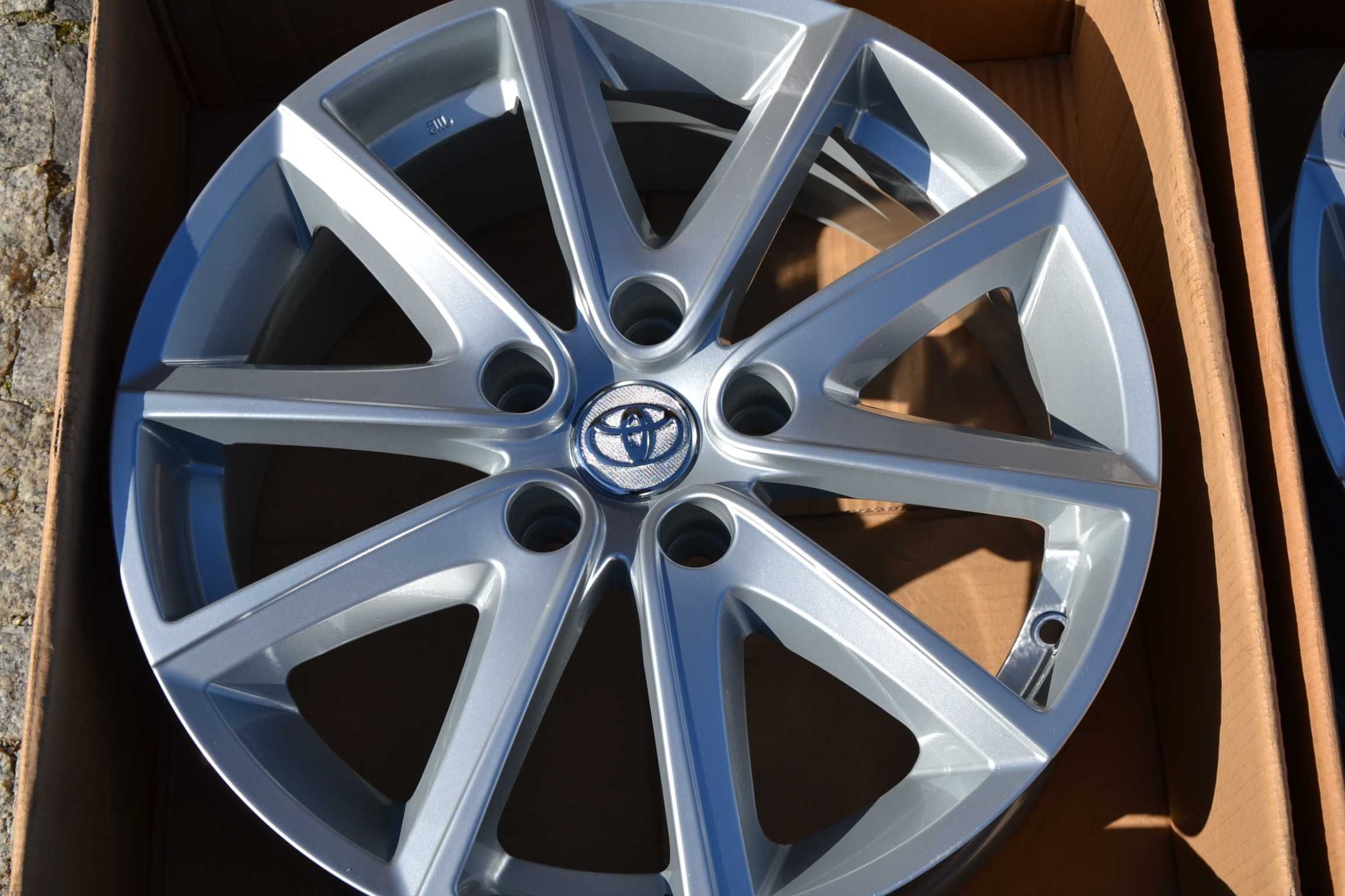 Felgi Toyota Corolla Verso Camry 7x17 ET40 5X114,3 NOWE