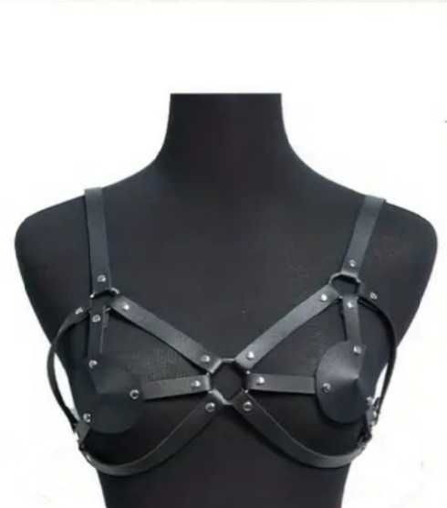 Harness na biust z osłonkami