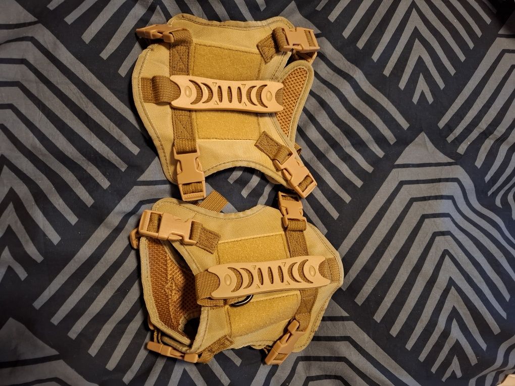 Peitorais para gato ou cão pequeno . 10€ cada um