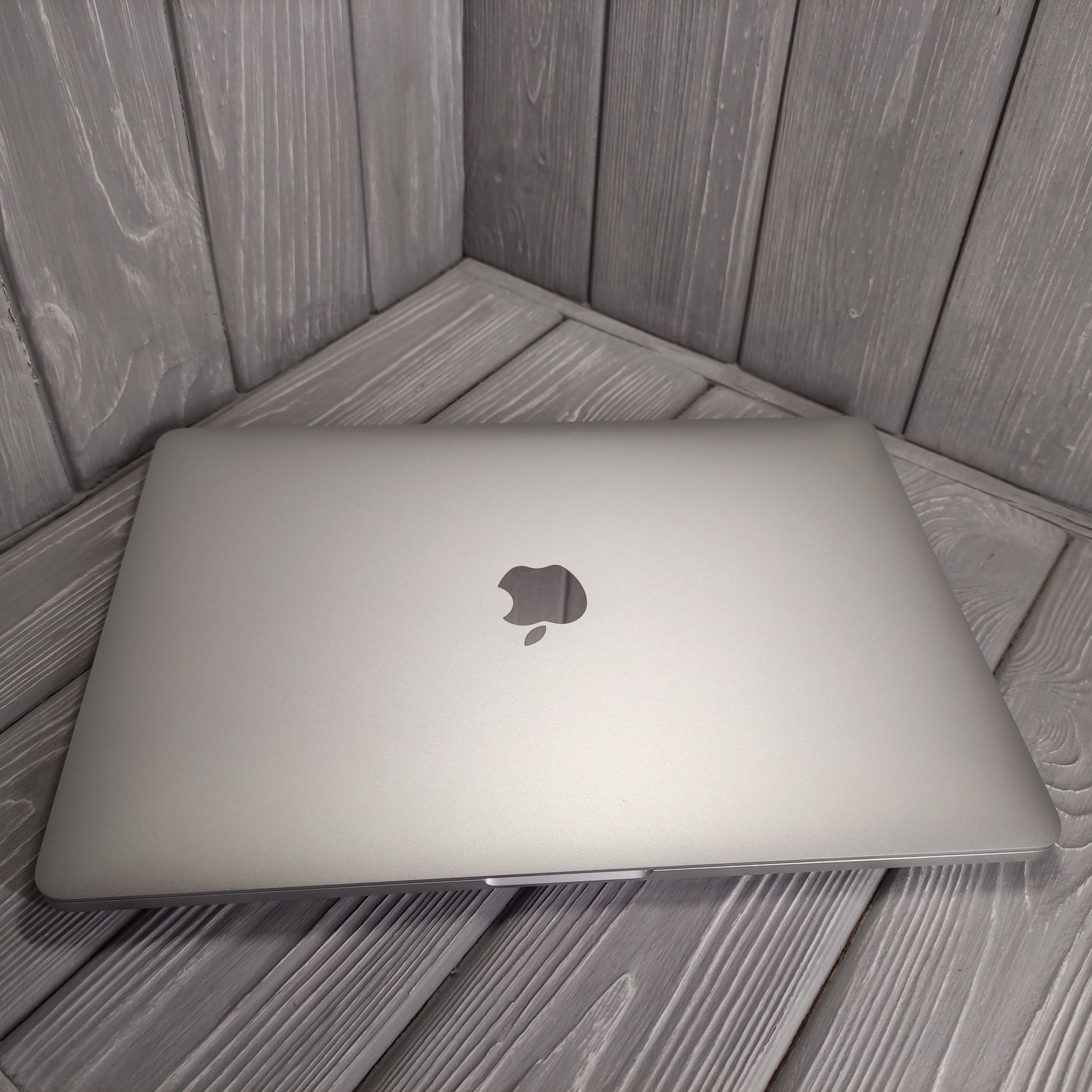 MacBook Pro 13 2017 8/256 Silver Нова Батарея