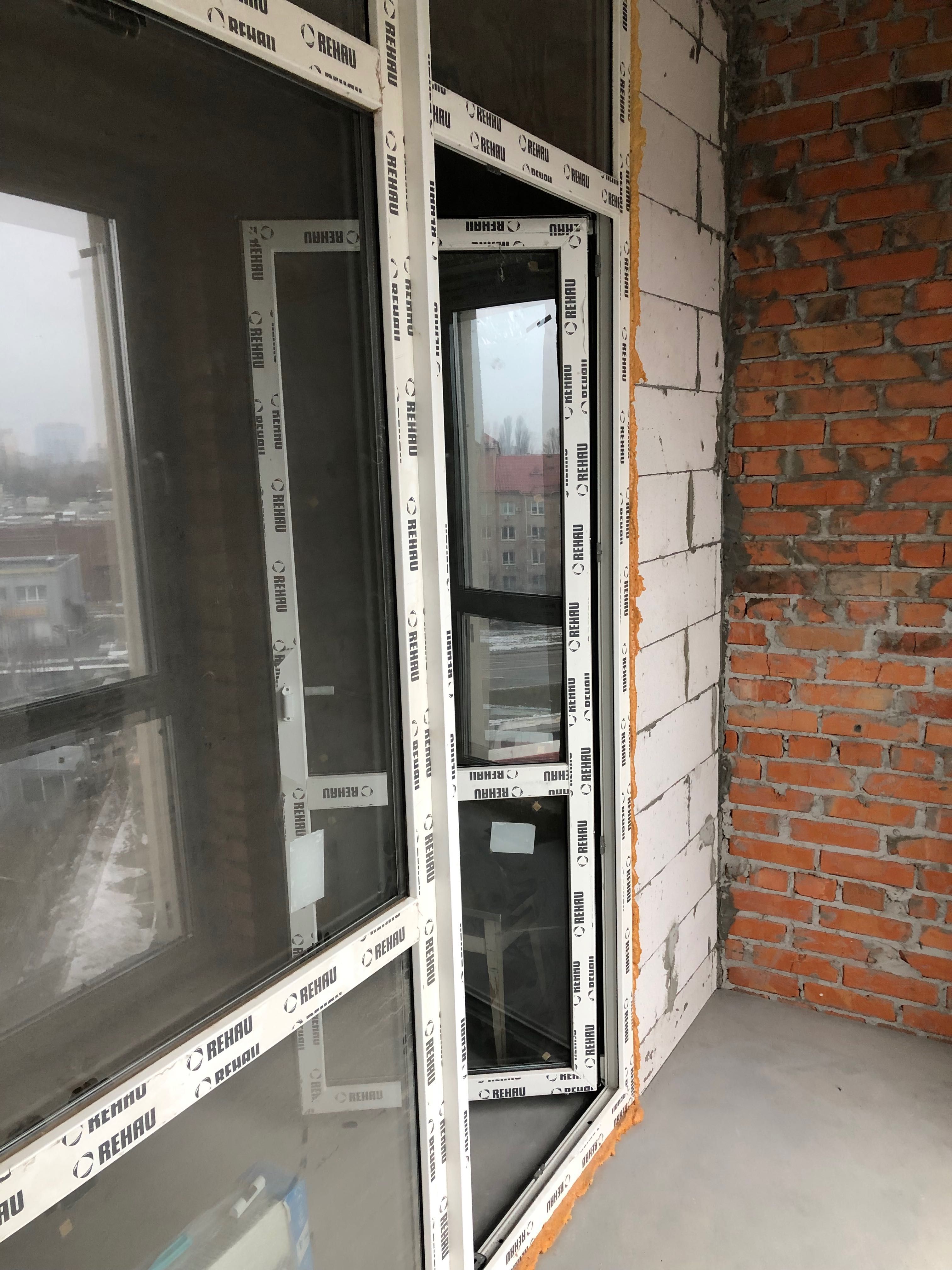 Металопластикове вікно з дверима (Rehau)